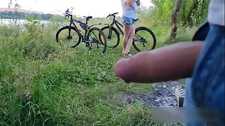 I take out my cock on a public near beach area, this unknown girl is shocked !!!