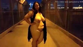 Plumper out in public with No Shame