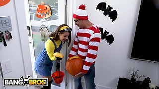 BANGBROS - Nubile Evelin Stone Gets Bruno Dickemz'_s Pipe In A Pumpkin