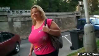 He awakes this sizzling fatty to boink her stiff