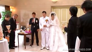 Chinese bride gets smashed by several boys after the ceremony