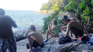 Flagra de atores na praia de nudismo !!! Paty Bumbum - Melissa Alecxander  - Alex Lima - taissa winkler  - Russo Porno - Bruxo Fire