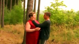 Big and mature grannie gets her muff bashed on a picking