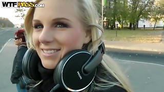 Steaming Blond Stops Bumping To Music For A Steaming Public Pummel