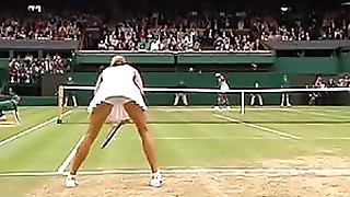 Maria Sharapova Flashes Her Magnificent on the Court