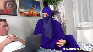 Niqab stunner luvs it rock-hard