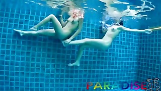 Twins Underwater Three way
