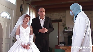 Unshaved french mature bride gets her booty poked and knuckle romped