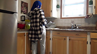 Syrian Housewife Gets Creampied By German Husband In The Kitchen