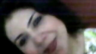 arab slut show videoed by her lover