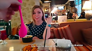 девушка получила оргазм в ресторане! Публичное кончание! Lovense